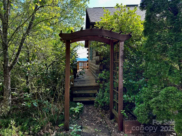 $635,000 | 807 Pine Tree Road, Spruce Pine, NC 28777