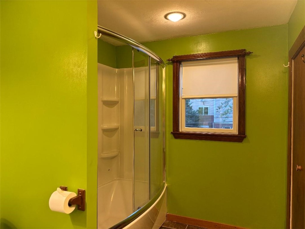 164 Bay Spring Avenue Barrington, RI 02806 - Photo 15 of 29 Tub/Shower