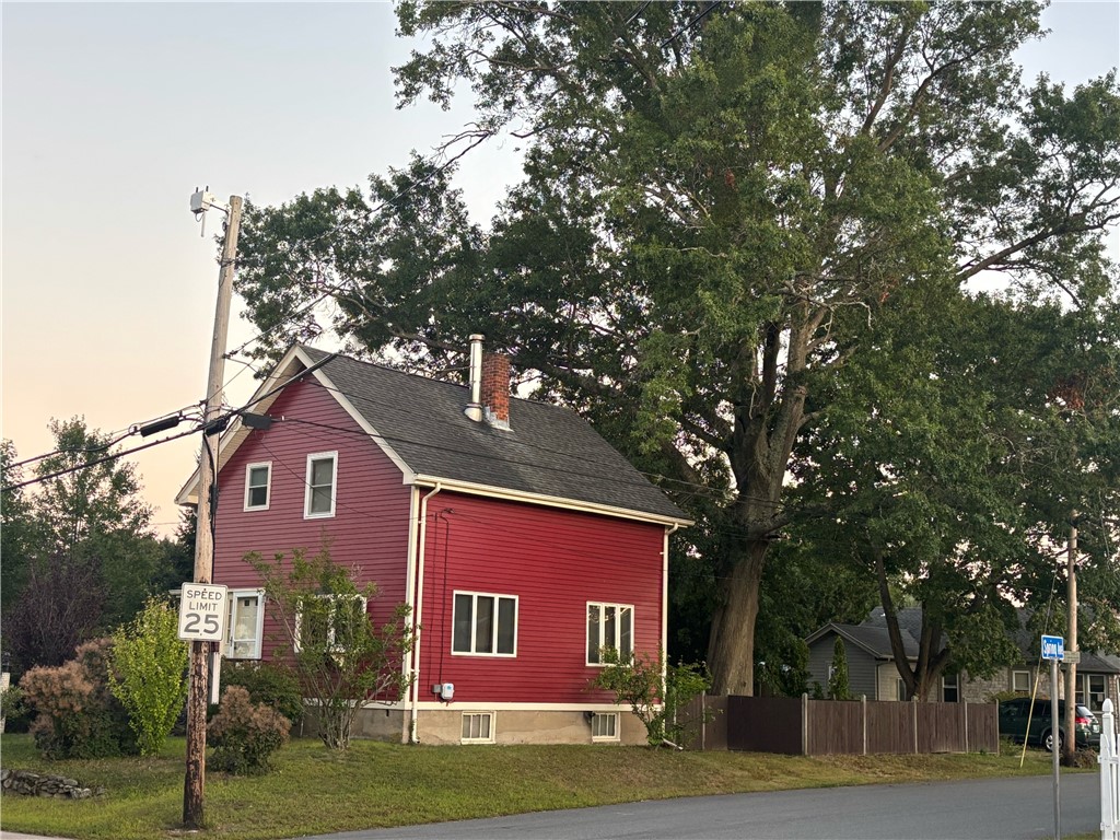 164 Bay Spring Avenue Barrington, RI 02806 - Photo 3 of 29 Corner view