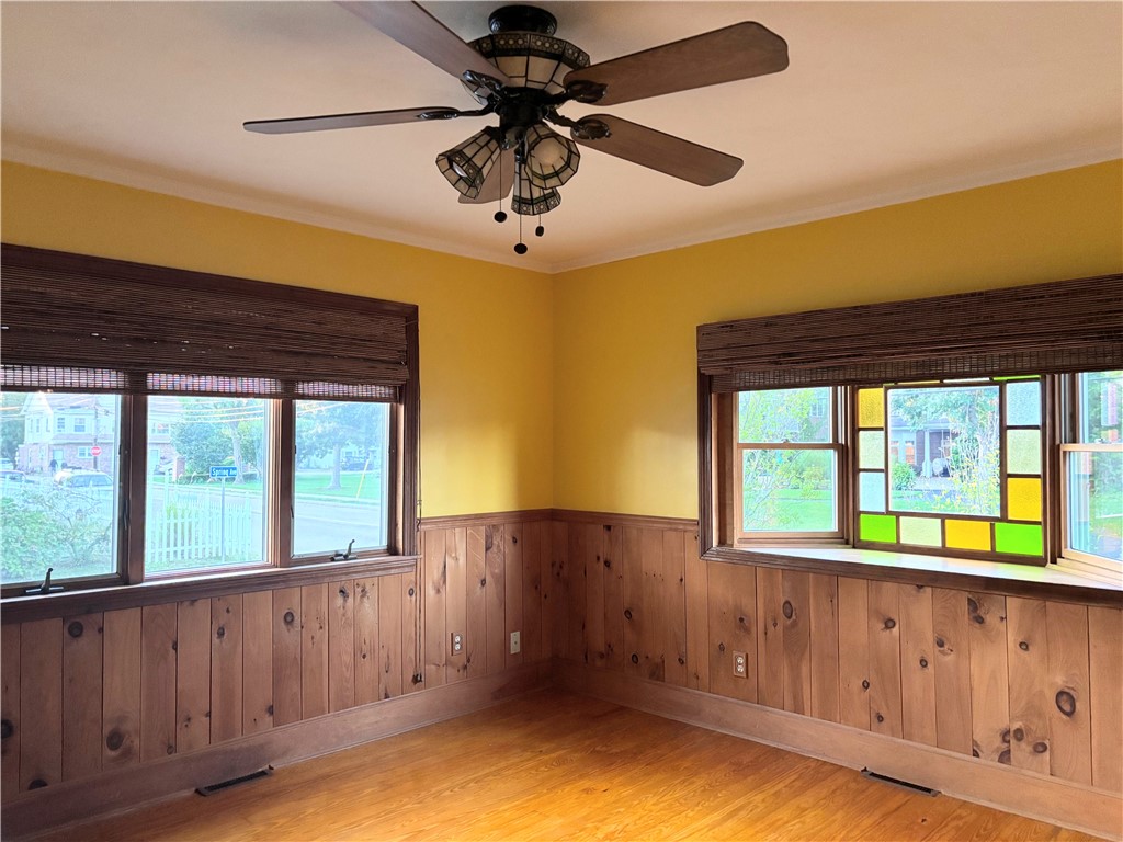 164 Bay Spring Avenue Barrington, RI 02806 - Photo 6 of 29 Living Room