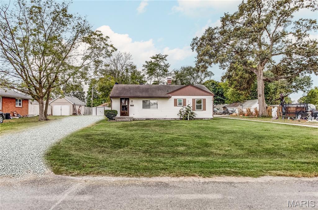 418 Short Street Jerseyville, IL 62052 - Photo 2 of 41