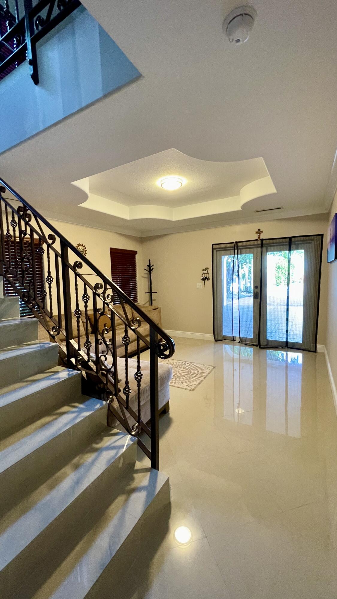 917 Red Bird Road Key Largo, FL 33037 - Photo 9 of 21 foyer