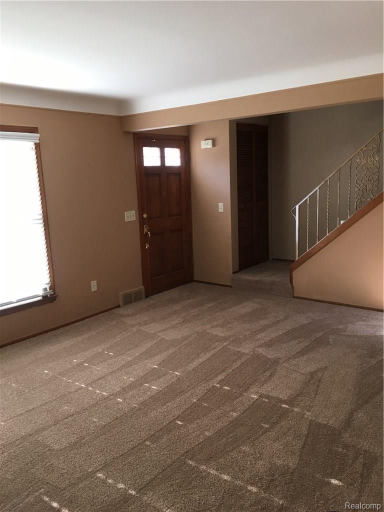 2078 Ridgemont Road Grosse Pointe, MI 48236 - Photo 3 of 14 IMG_8178.JPG