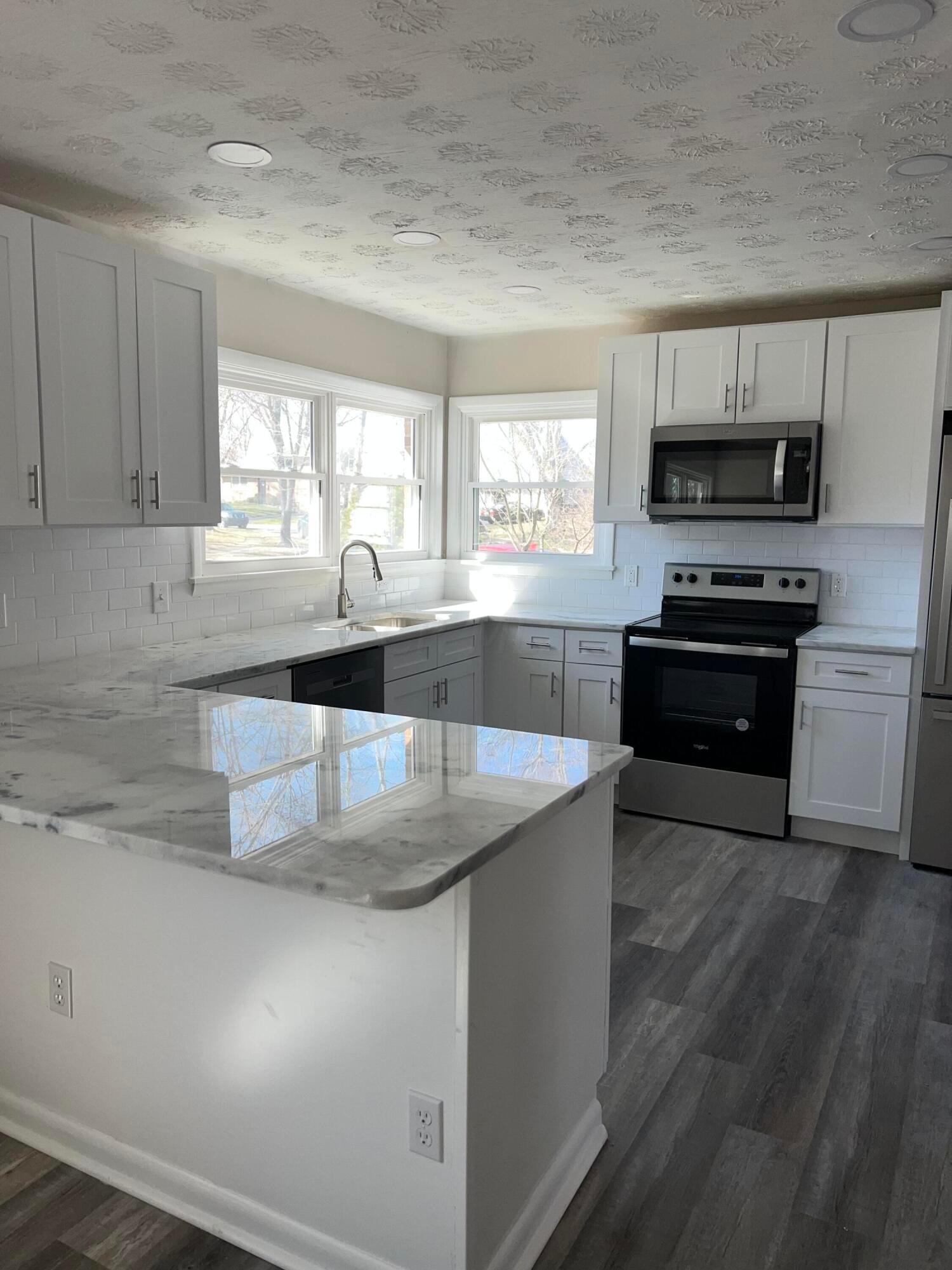 870 Afton Road Columbus, OH 43221 - Photo 17 of 32 086FF9D4-7B93-490A-A7F7-34A294700873