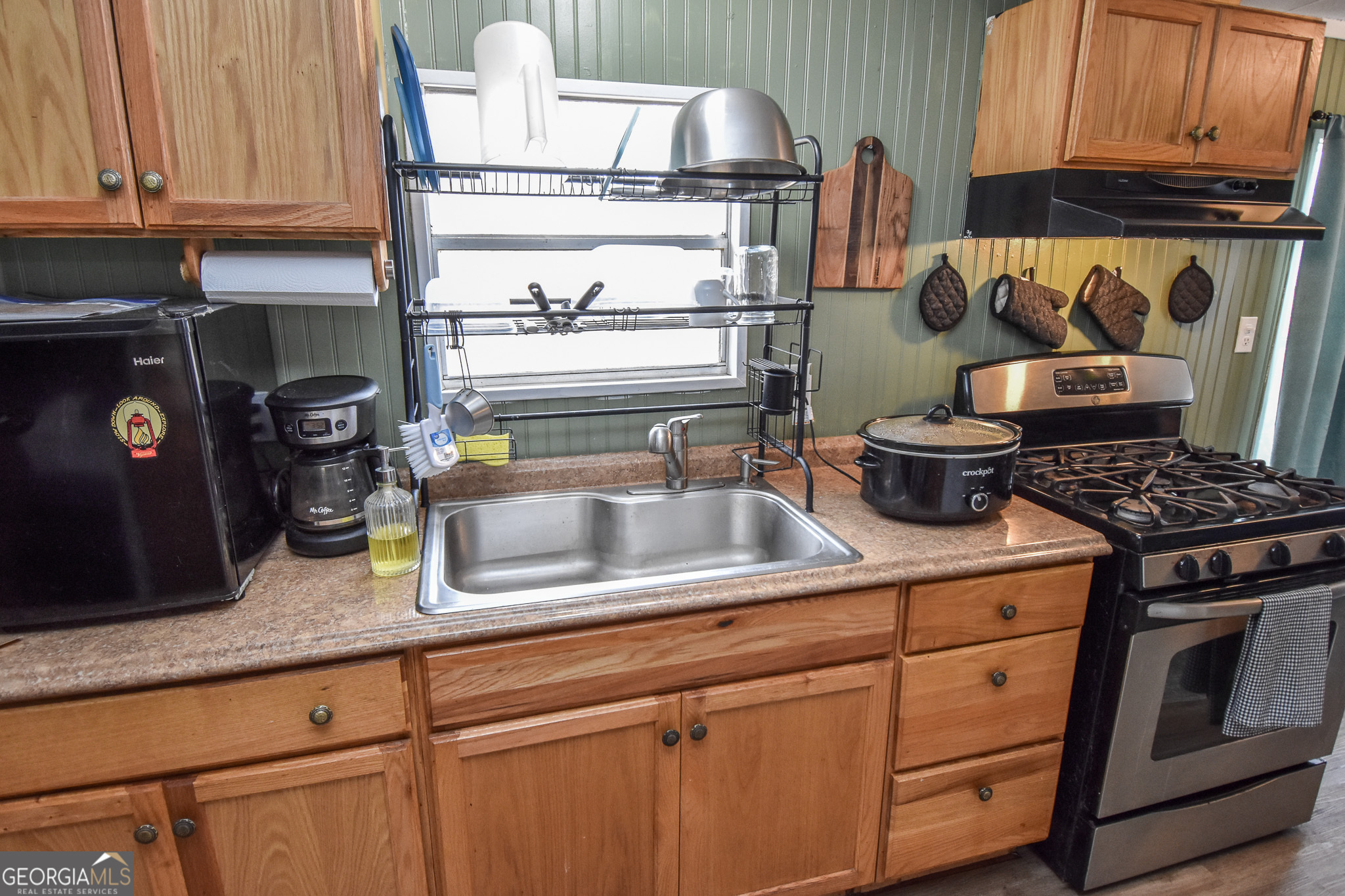 18 Ridgecrest Drive Thomaston, GA 30286 - Photo 29 of 53 a kitchen with a stove and cabinets