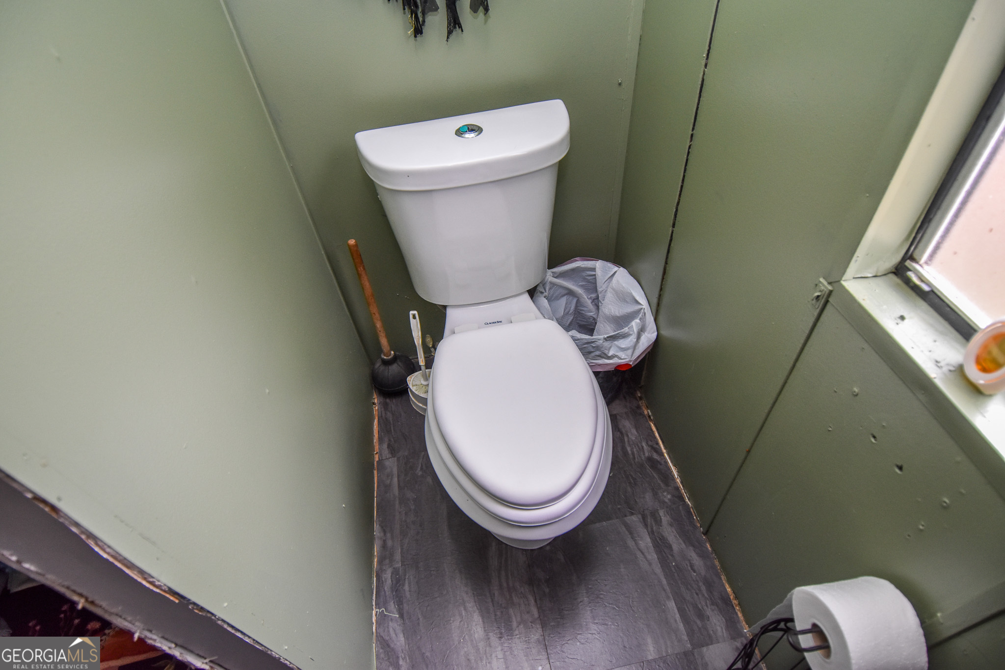 18 Ridgecrest Drive Thomaston, GA 30286 - Photo 39 of 53 a close view of a toilet in a bathroom