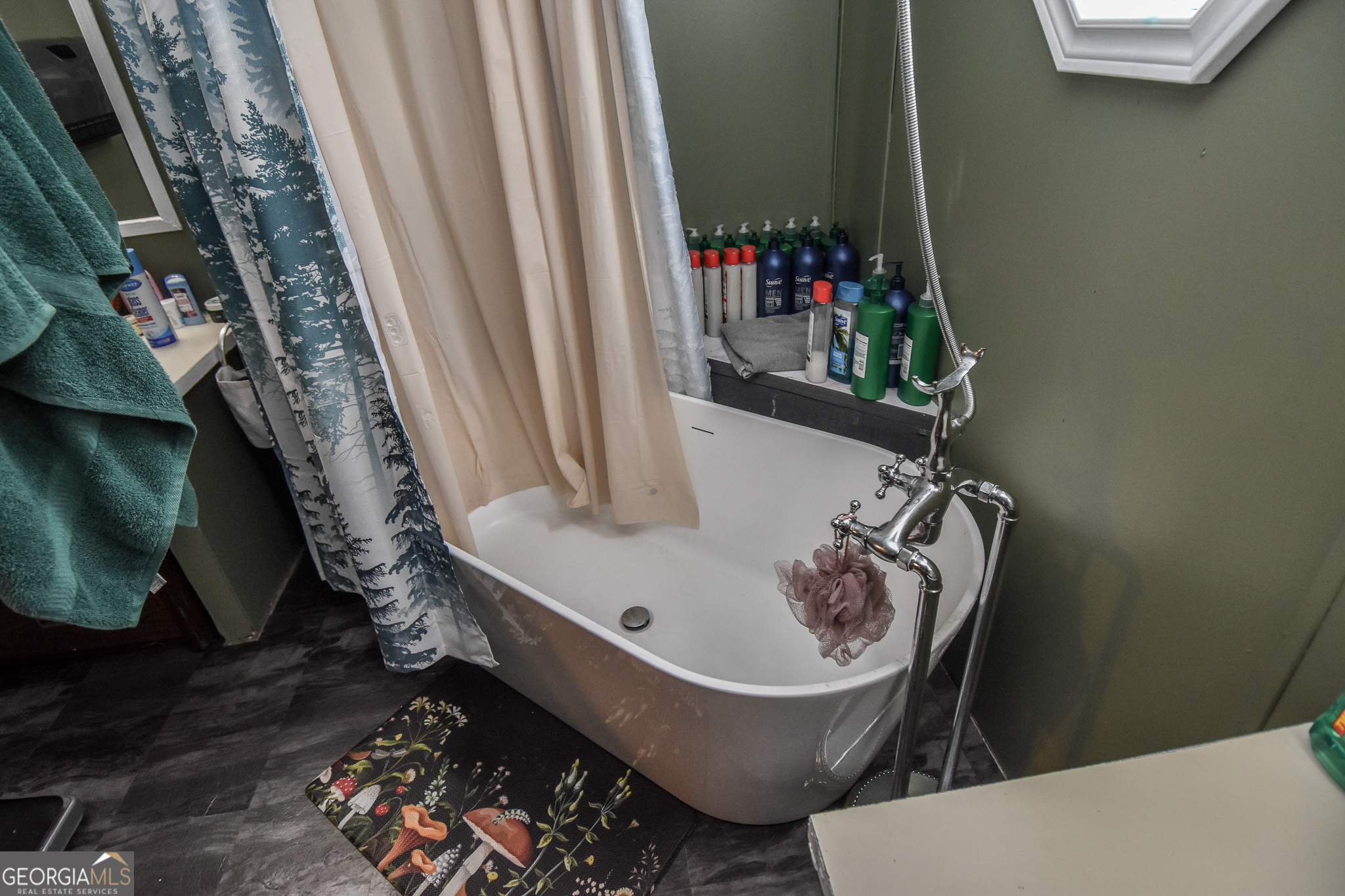 18 Ridgecrest Drive Thomaston, GA 30286 - Photo 40 of 53 a bathroom with a sink and a mirror