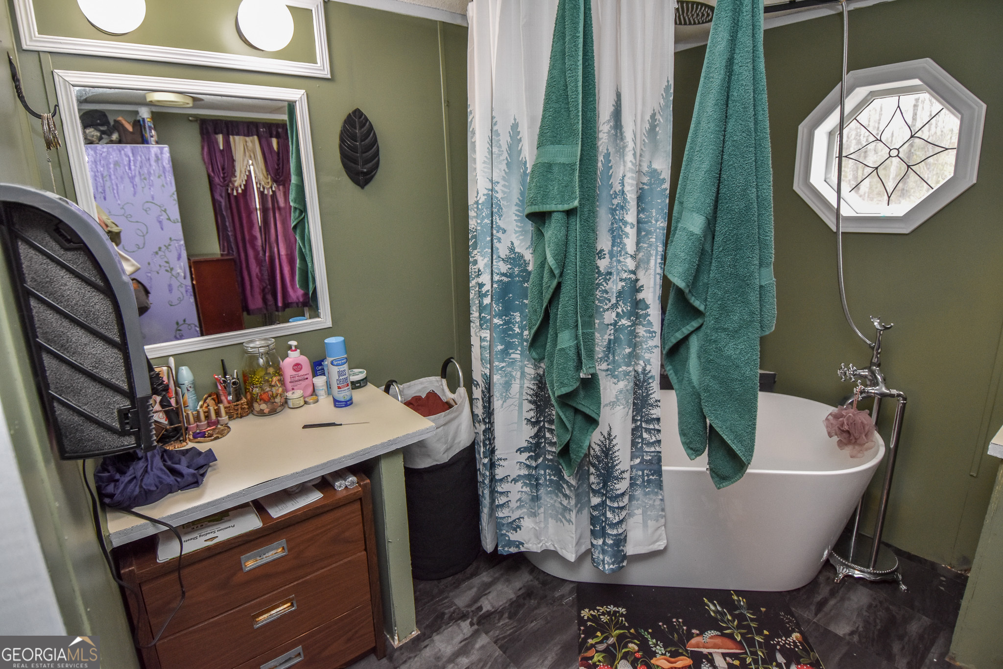 18 Ridgecrest Drive Thomaston, GA 30286 - Photo 42 of 53 a room with a potted plant and a wooden floor