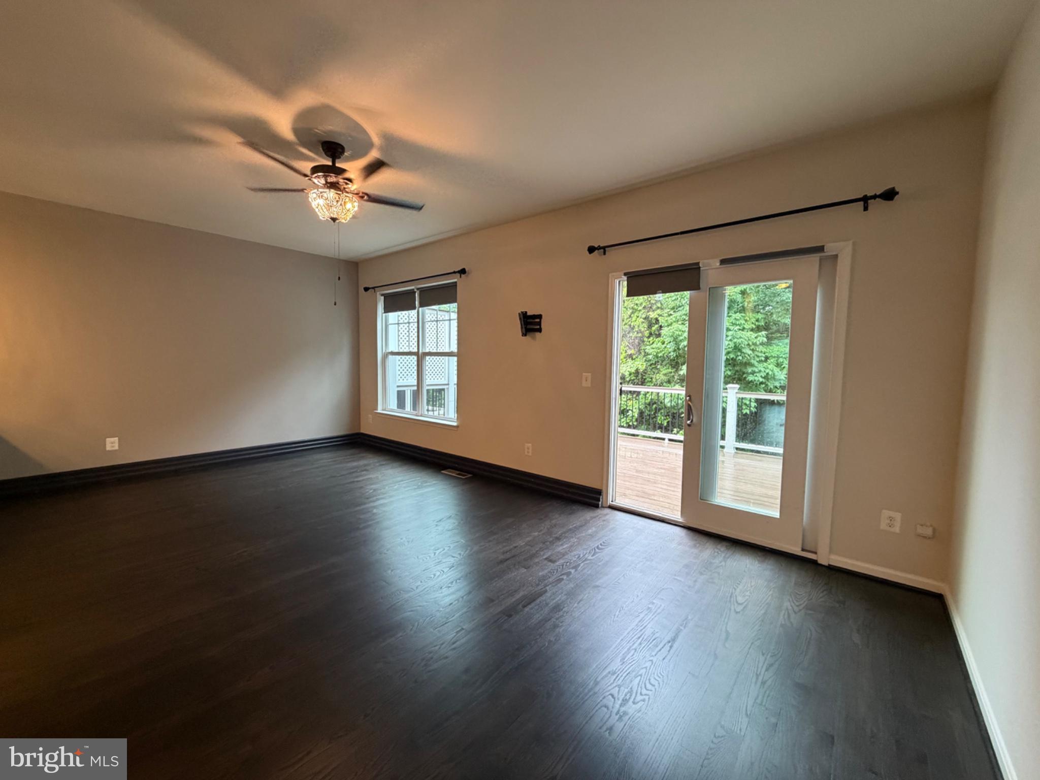 25333 Wakestone Terrace Chantilly, VA 20152 - Photo 15 of 109 Spacious room with natural light.
