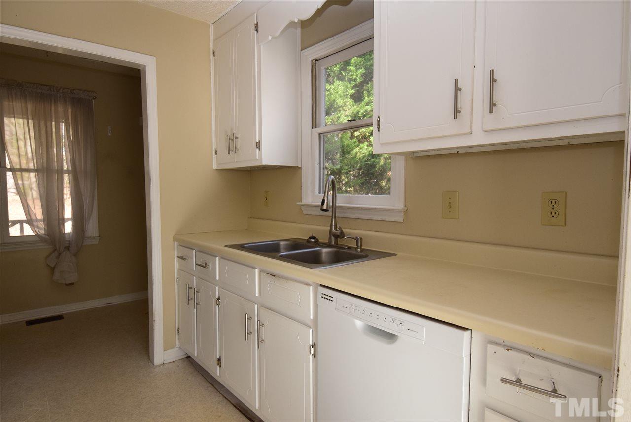 2011 Canterbury Road Clayton, NC 27520 - Photo 5 of 21 Gallery Image 5