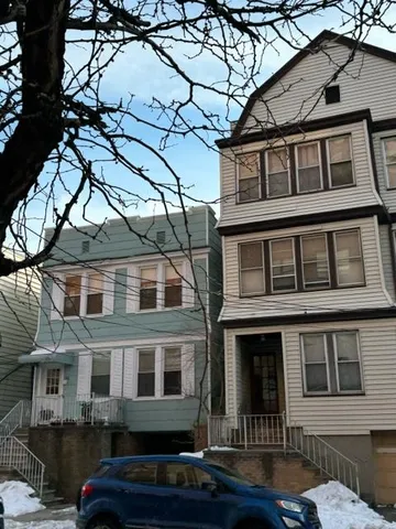 $1,800 | 24 East 29th Street, Unit 2, Bayonne, NJ 07002