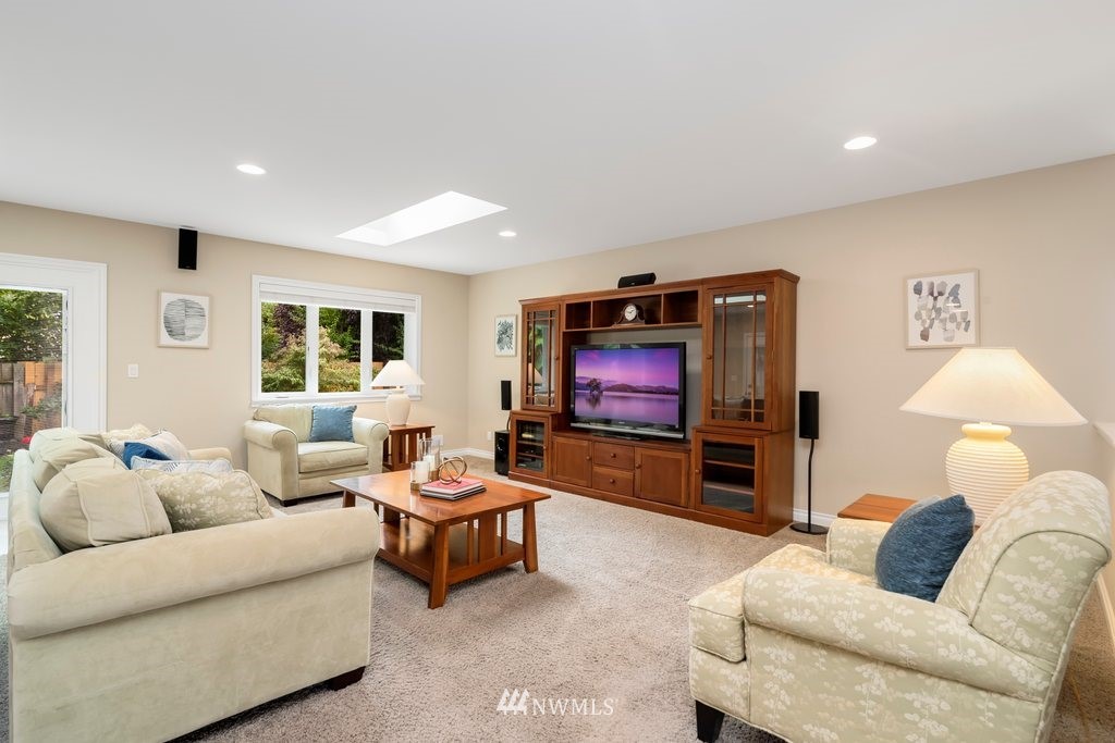 1717 Aberdeen Avenue Northeast Renton, WA 98056 - Photo 3 of 23 Gallery Image 3
