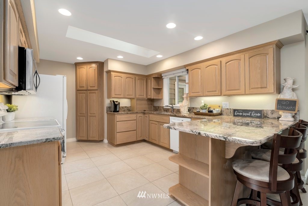 1717 Aberdeen Avenue Northeast Renton, WA 98056 - Photo 5 of 23 Gallery Image 5