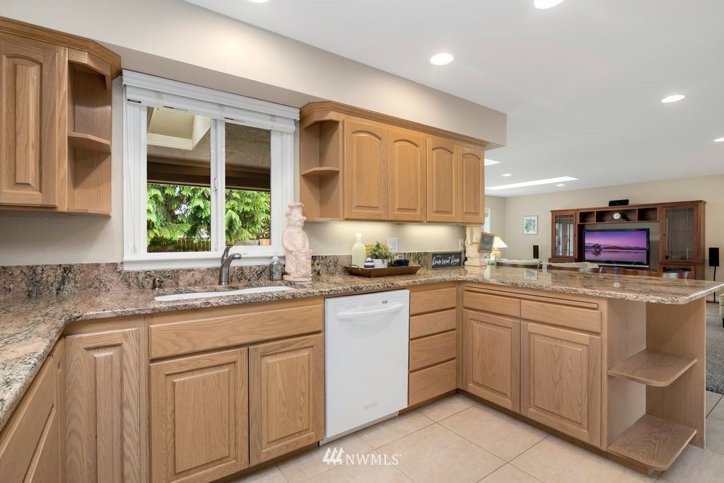 1717 Aberdeen Avenue Northeast Renton, WA 98056 - Photo 6 of 23 Gallery Image 6