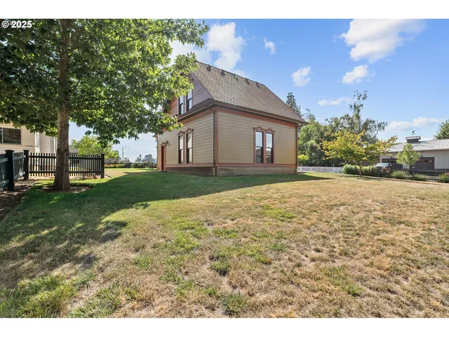 a house view with a outdoor space