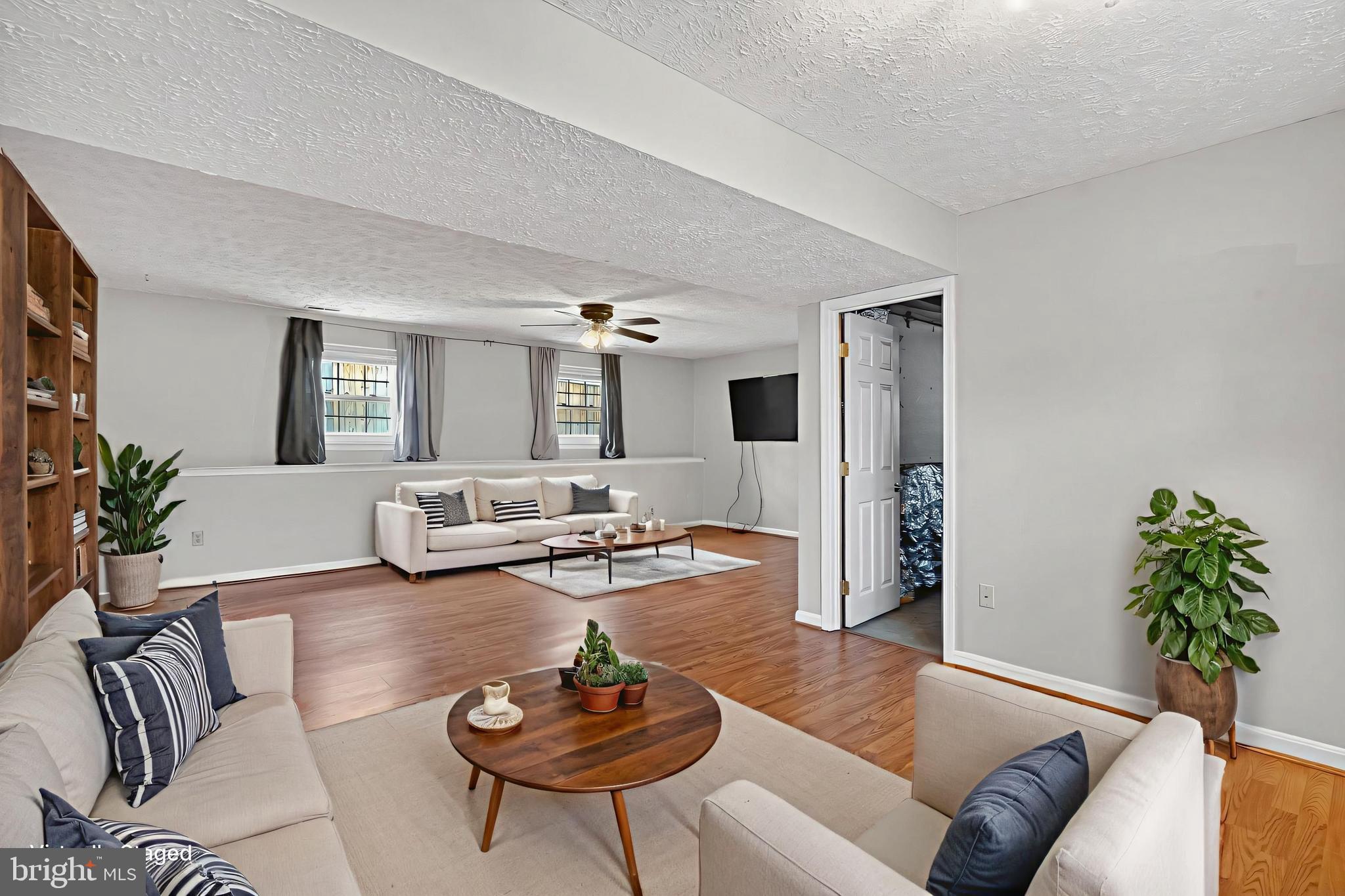 467 Oakton Road Odenton, MD 21113 - Photo 4 of 32