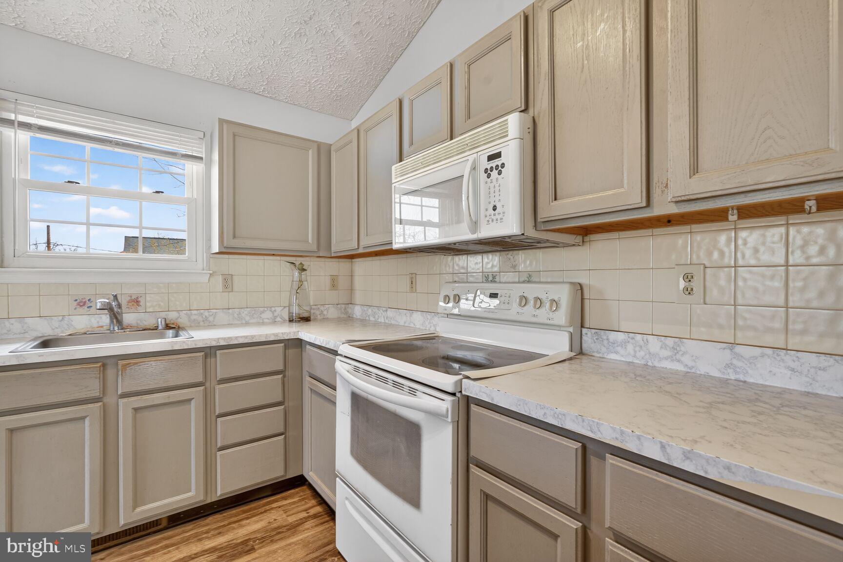 467 Oakton Road Odenton, MD 21113 - Photo 6 of 32