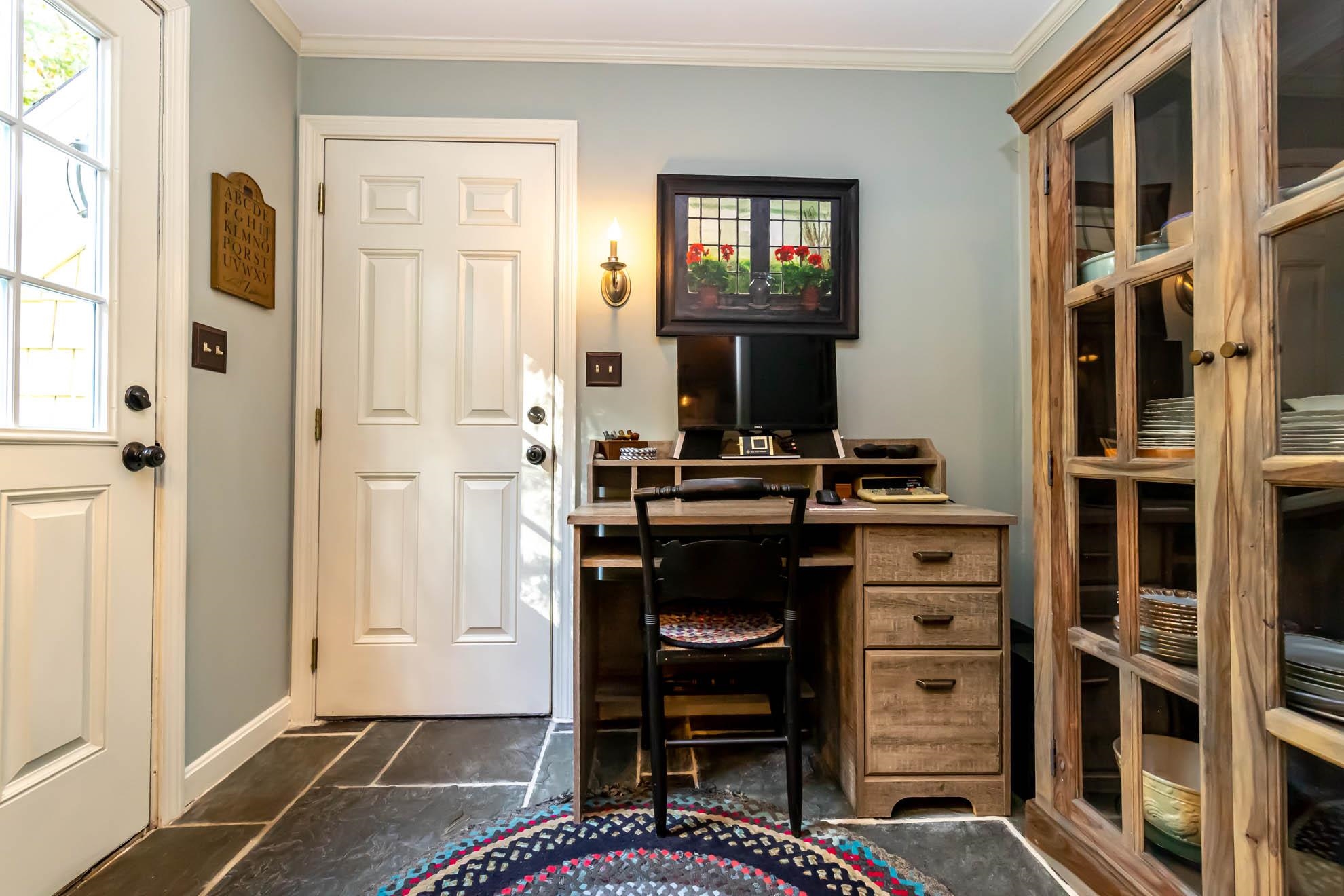 437 Middle Road Dover, NH 03820 - Photo 4 of 22