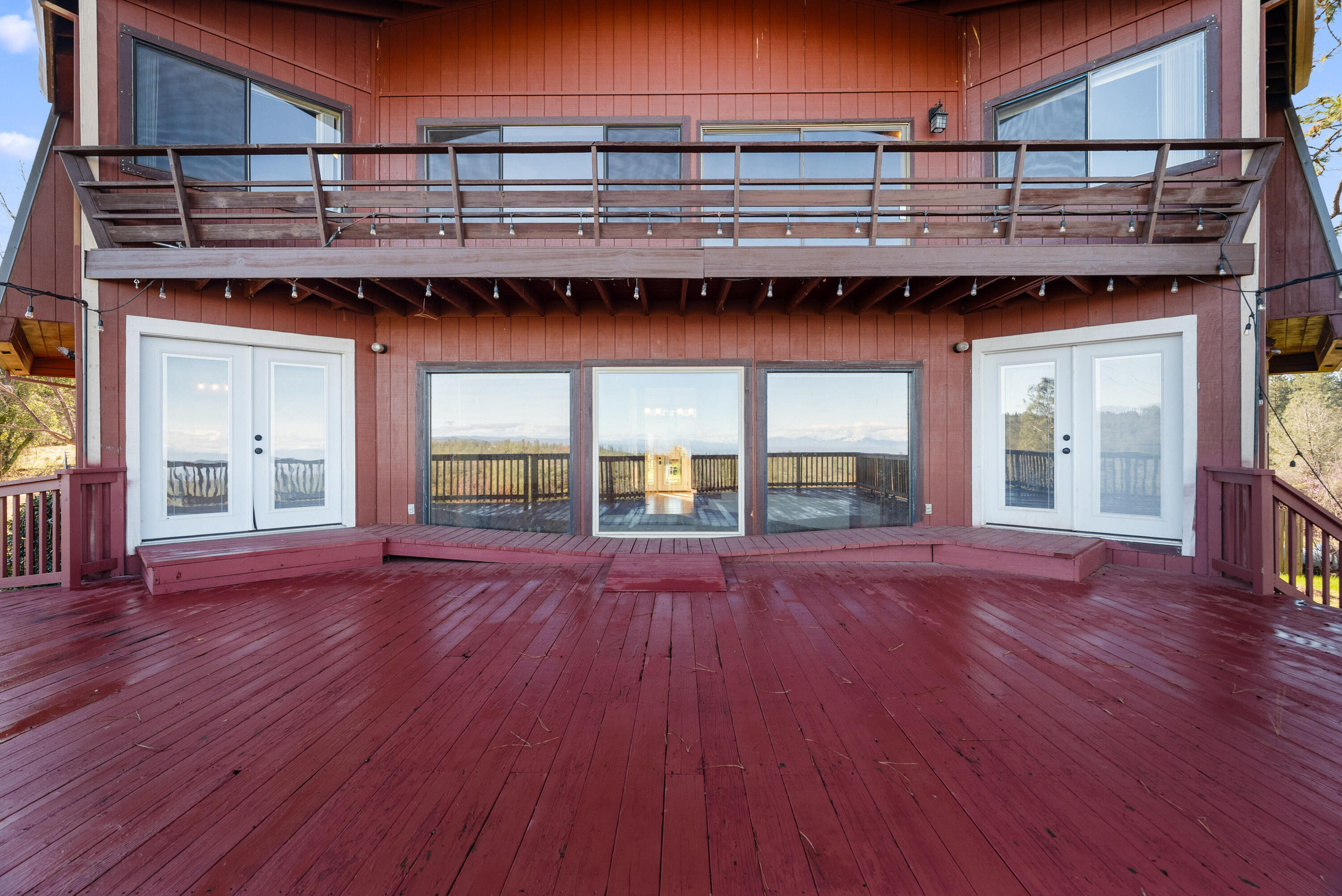 6866 Alpine Ridge Road Shingletown, CA 96088 - Photo 45 of 58 an empty room with wooden floor and windows