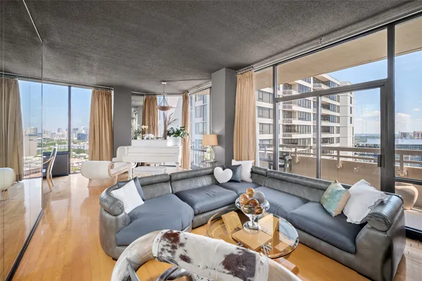 $495,000 | 15 Greenway Plaza, Unit 26J, Houston, TX 77046