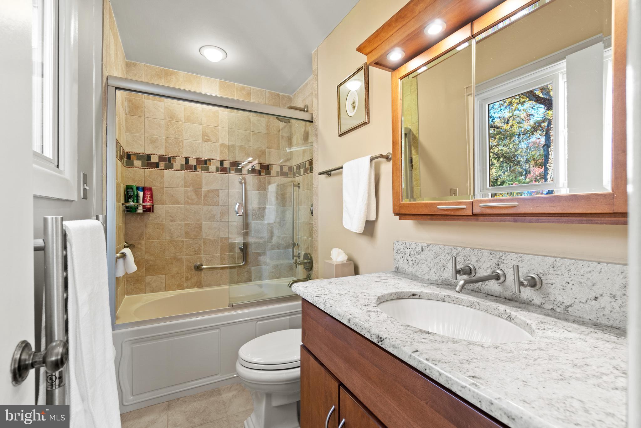 11226 South Shore Road Reston, VA 20190 - Photo 21 of 45 Owner suite bathroom