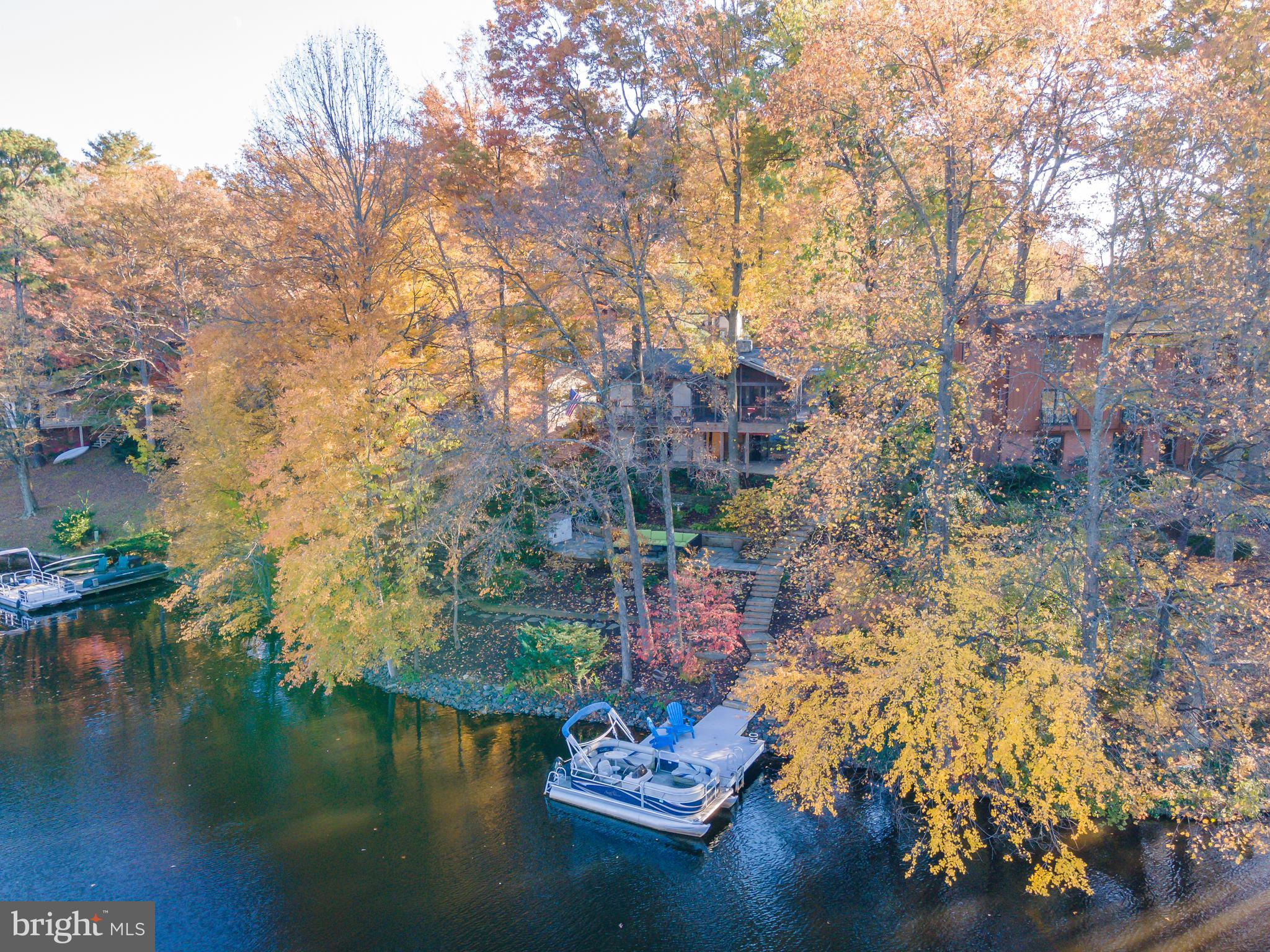 11226 South Shore Road Reston, VA 20190 - Photo 7 of 45 Waterfront lot with private dock.