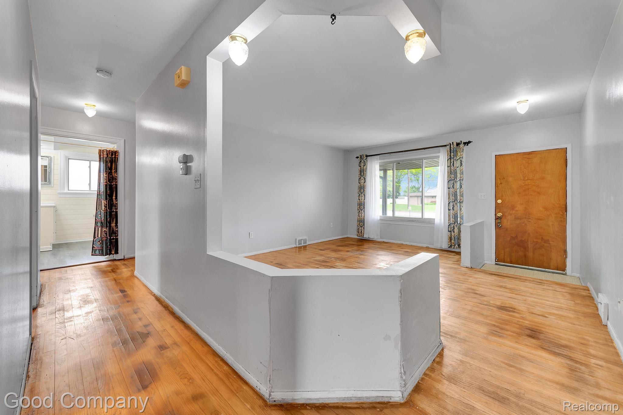 14066 12 Mile Road Warren, MI 48088 - Photo 11 of 36 Living Room