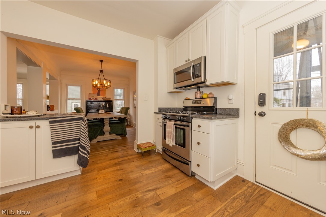 2922 Somerton Road Cleveland, OH 44118 - Photo 12 of 32