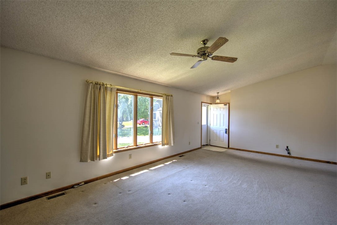 2186 Barding Avenue Decatur, IL 62526 - Photo 4 of 31