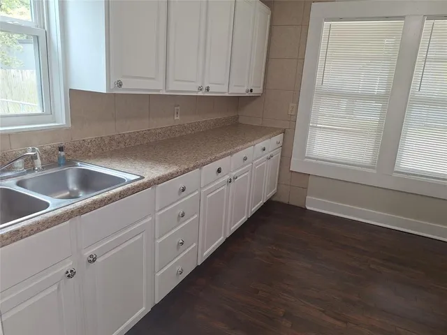 $1,300 | 506 East Main Street, Decatur, TX 76234