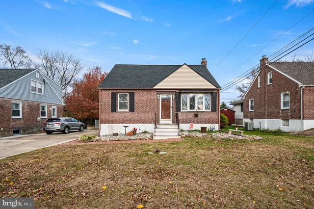 $385,000 | 912 Edgewood Avenue, Folsom, PA 19033