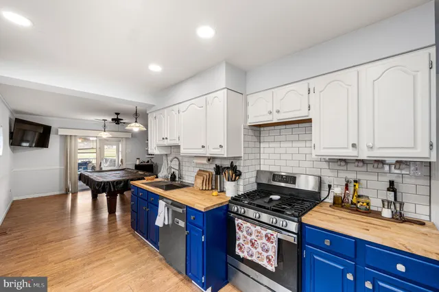 $385,000 | 912 Edgewood Avenue, Folsom, PA 19033