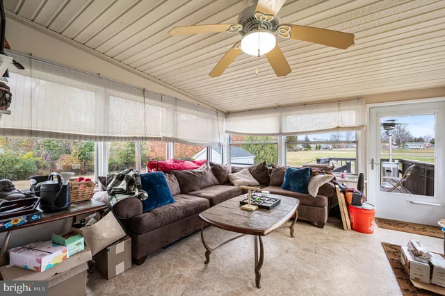 $385,000 | 912 Edgewood Avenue, Folsom, PA 19033