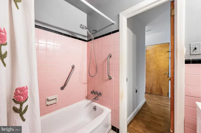 $385,000 | 912 Edgewood Avenue, Folsom, PA 19033