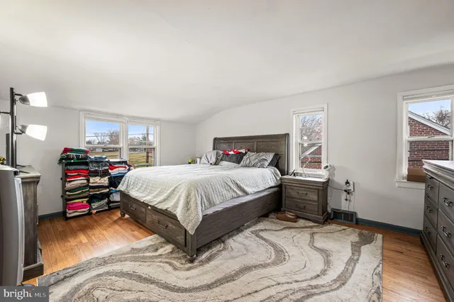 $385,000 | 912 Edgewood Avenue, Folsom, PA 19033