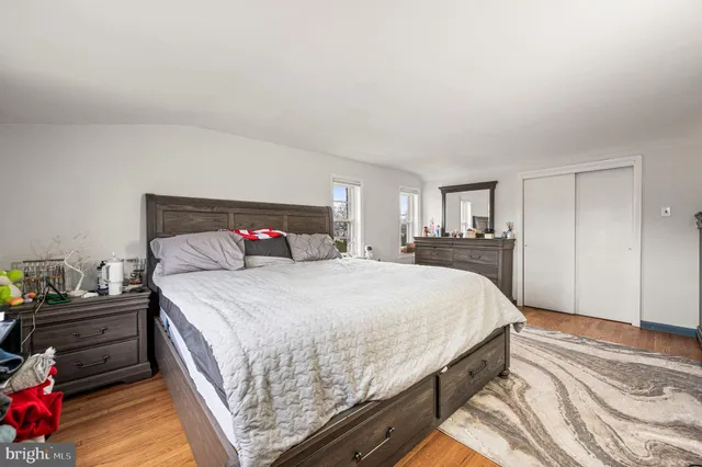 $385,000 | 912 Edgewood Avenue, Folsom, PA 19033