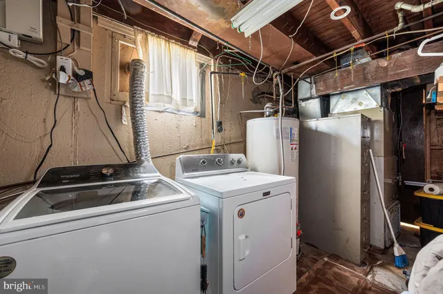 $385,000 | 912 Edgewood Avenue, Folsom, PA 19033