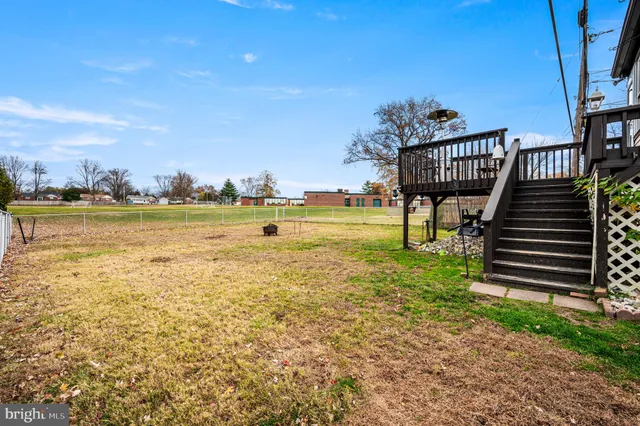 $385,000 | 912 Edgewood Avenue, Folsom, PA 19033