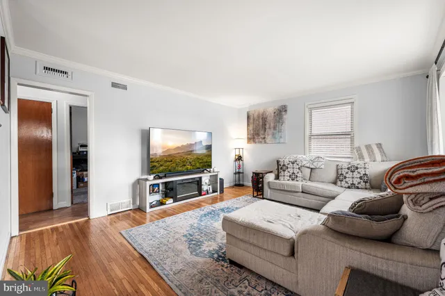 $385,000 | 912 Edgewood Avenue, Folsom, PA 19033