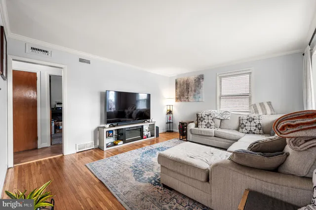 $385,000 | 912 Edgewood Avenue, Folsom, PA 19033