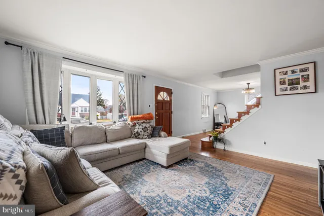 $385,000 | 912 Edgewood Avenue, Folsom, PA 19033