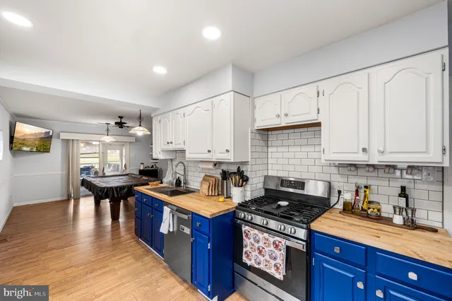 $385,000 | 912 Edgewood Avenue, Folsom, PA 19033