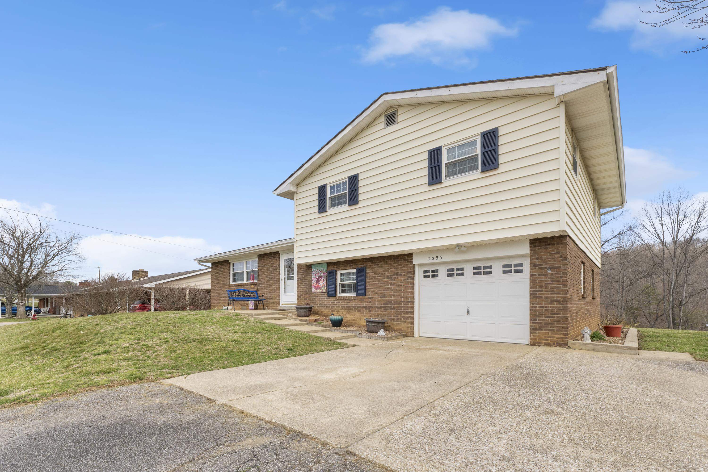 2235 East Thompson Road Ashland, KY 41102 - Photo 4 of 42