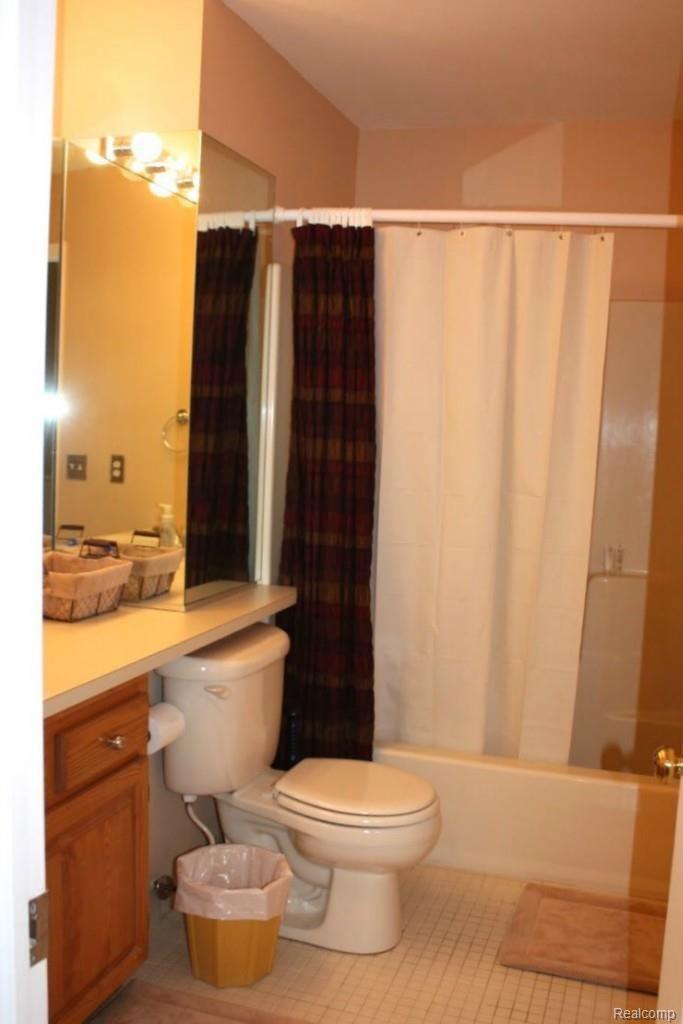 1700 North Fairview Lane Rochester, MI 48306 - Photo 13 of 26 Main Bath