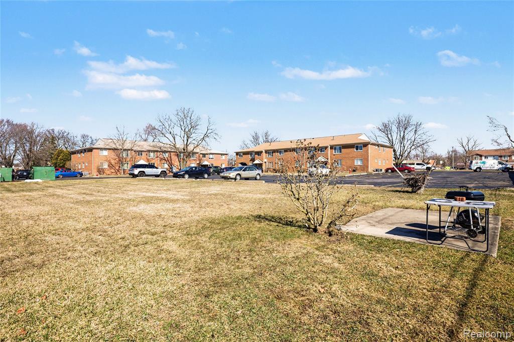31805 Kelly Road, Unit 25 Fraser, MI 48026 - Photo 9 of 12