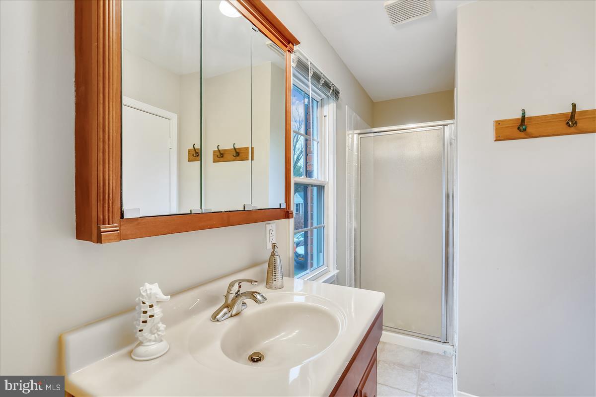 6600 Garrett Road Rockville, MD 20855 - Photo 26 of 66 Primary ensuite bath w/shower