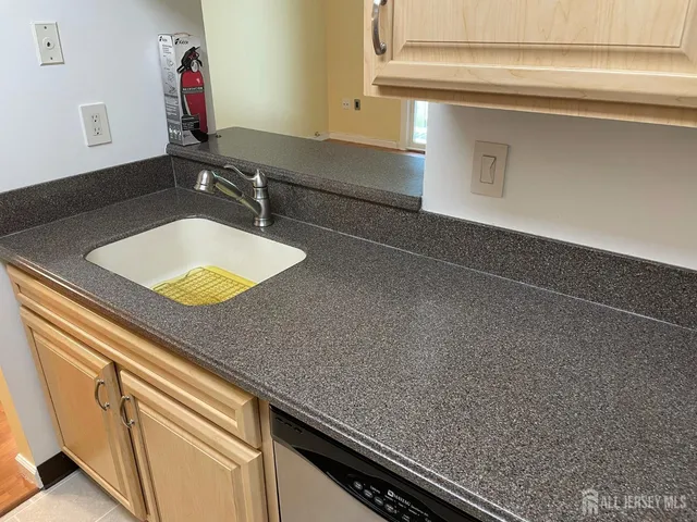 $1,975 | 911 Ravens Crest Drive, Plainsboro, NJ 08536