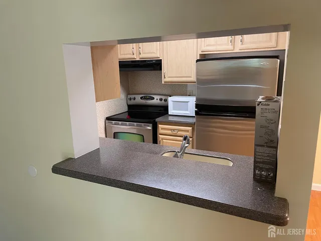 $1,975 | 911 Ravens Crest Drive, Plainsboro, NJ 08536