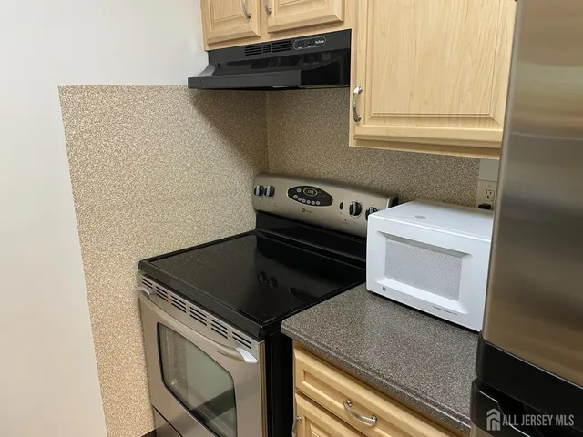 $1,975 | 911 Ravens Crest Drive, Plainsboro, NJ 08536