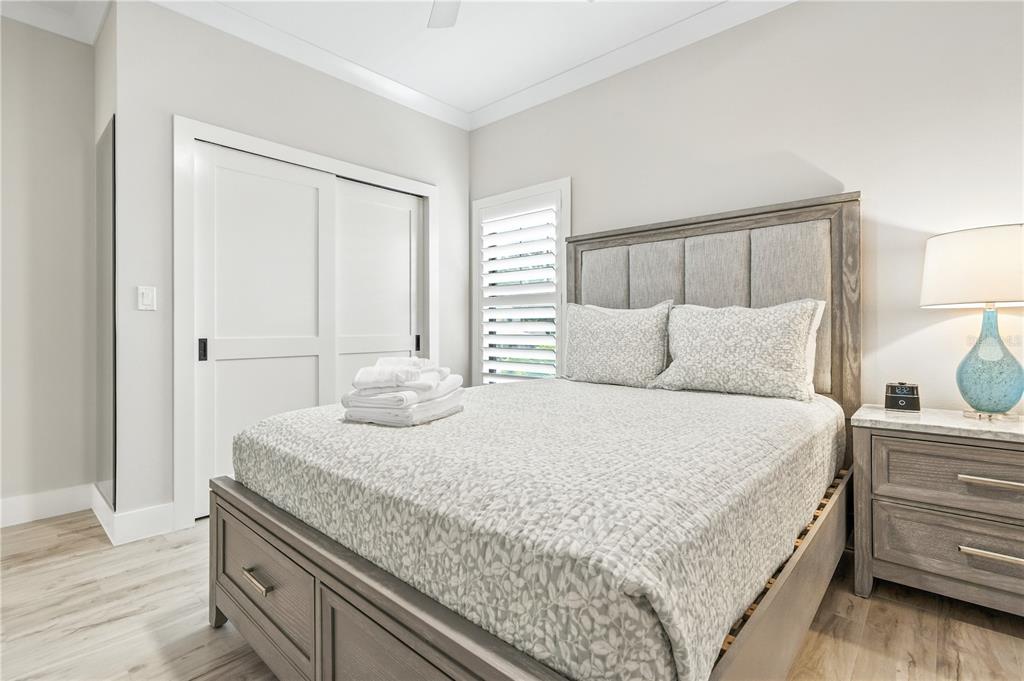 1234 15th Street, Unit 201 Sarasota, FL 34236 - Photo 19 of 29 a bedroom with a bad and dresser